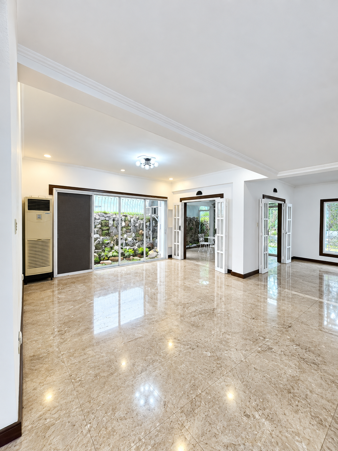 6-BedroomHouseandLotforLeaseinValleVerde,PasigCity-5.jpg