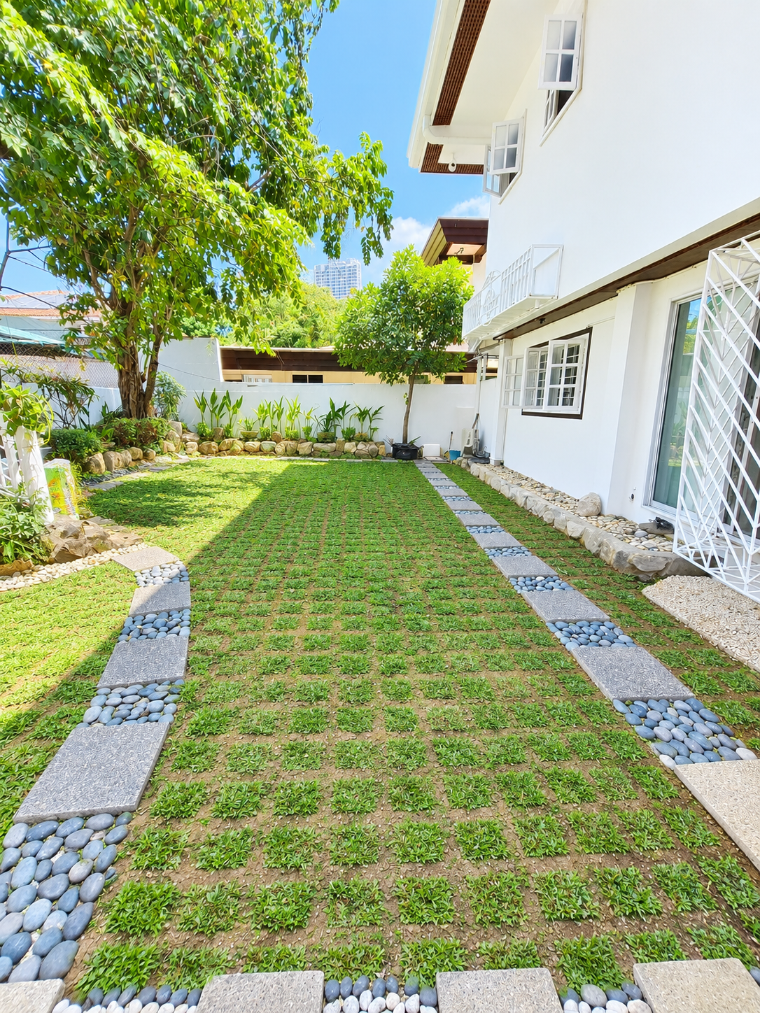 6-BedroomHouseandLotforLeaseinValleVerde,PasigCity-2.jpg