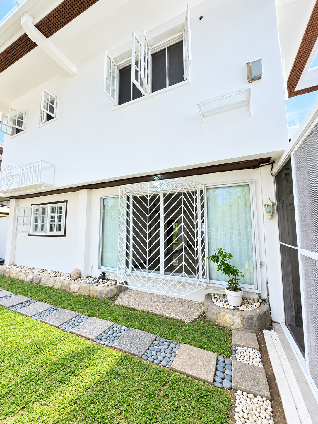 6-BedroomHouseandLotforLeaseinValleVerde,PasigCity-4.jpg