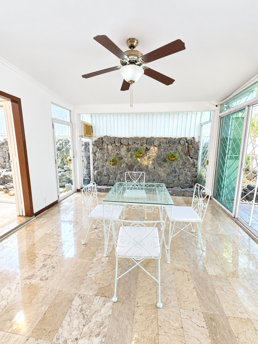 6-BedroomHouseandLotforLeaseinValleVerde,PasigCity-7.jpg