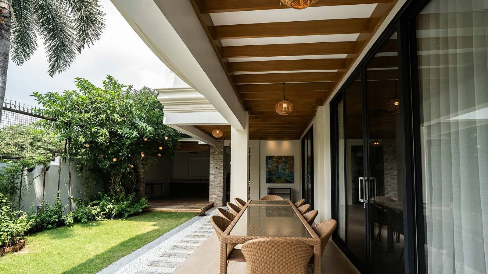 8-BedroomHouseandLotforSaleinLasPiñasCity-23.jpg