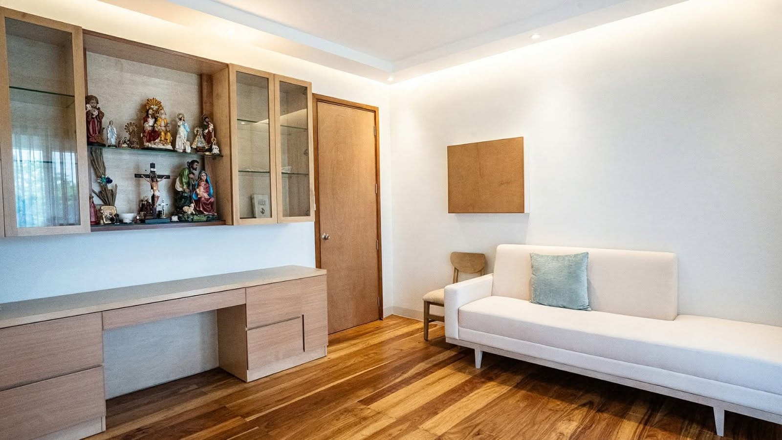 8-BedroomHouseandLotforSaleinLasPiñasCity-15.jpg