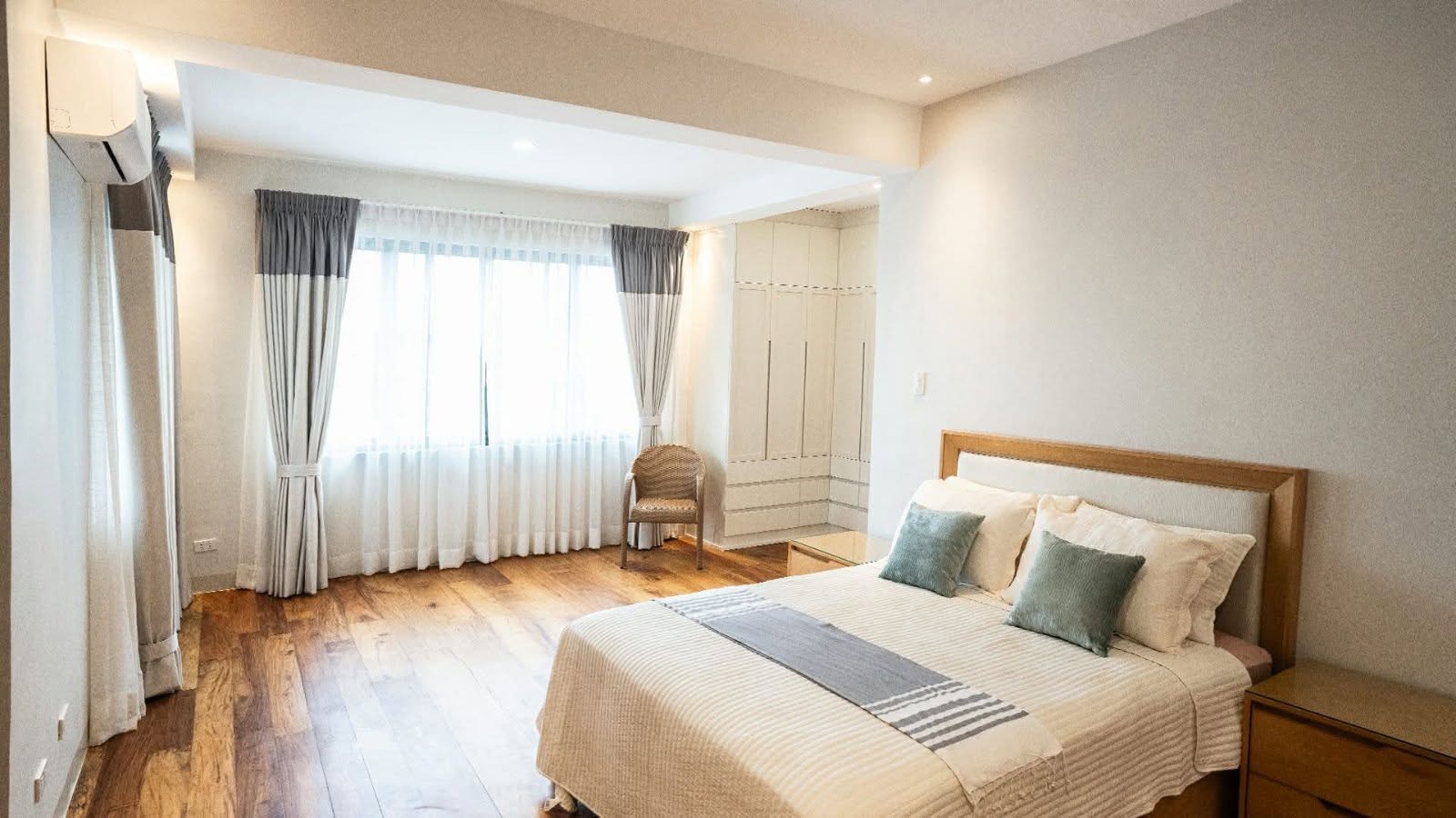 8-BedroomHouseandLotforSaleinLasPiñasCity-16.jpg