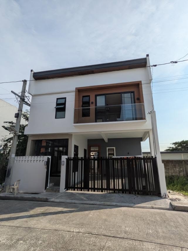 6-BedroomHouseandLotforSaleinGreenwoodsExecutiveVillage,Taytay,Rizal-1.jpg