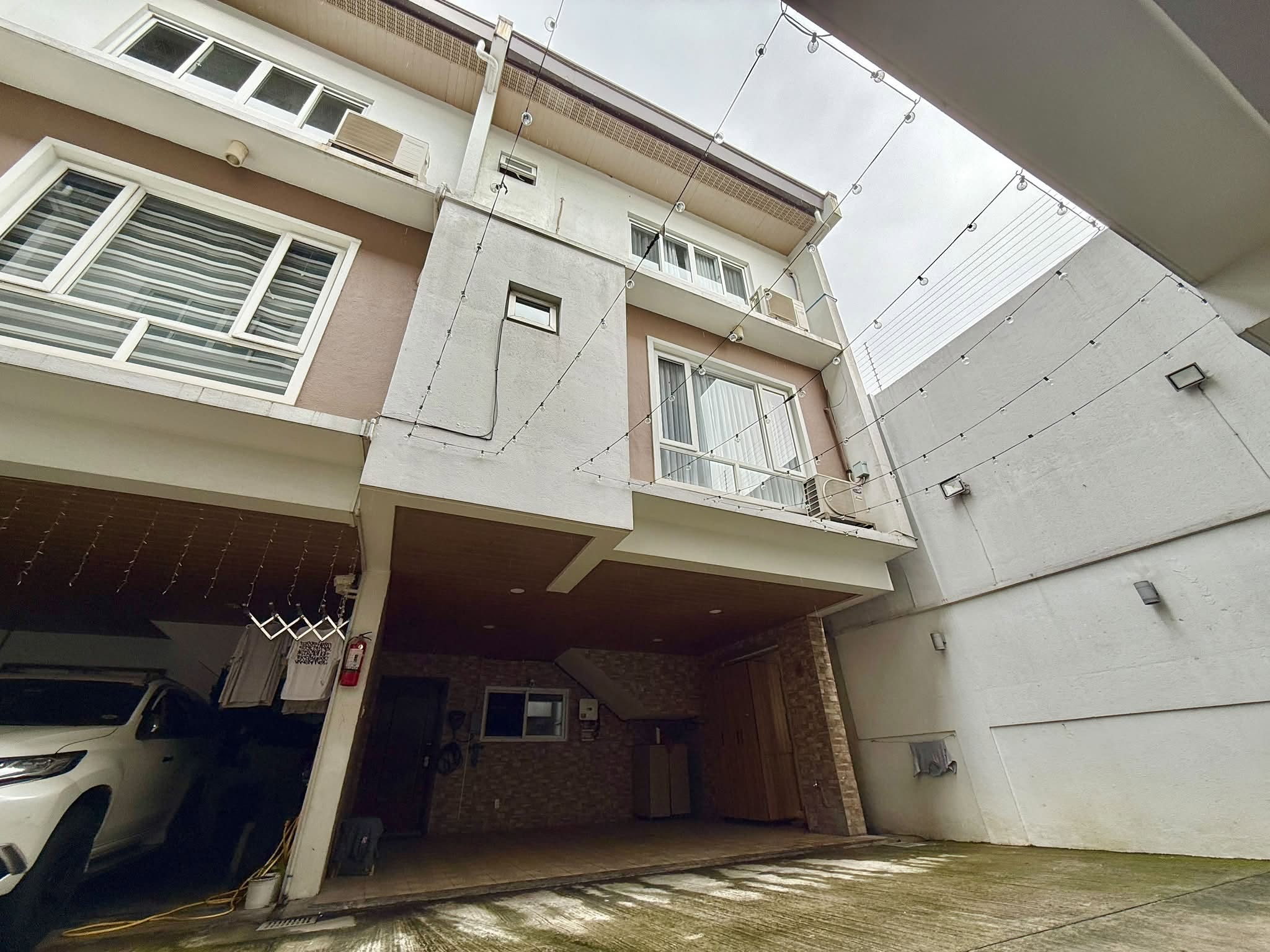 3-BedroomTownhouseforSalenearQuzonAve.,QuezonCity-1.jpg