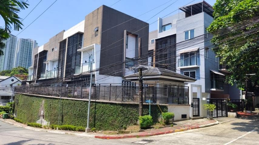 4-BedroomTownhouseforLeaseinHorseshoe,QuezonCity-1.jpg