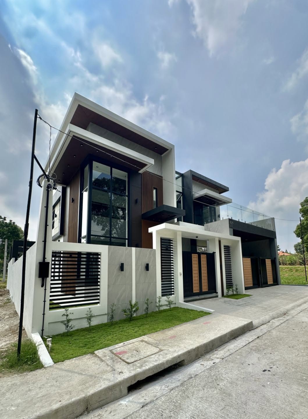 3-BedroomHouseandLotforSaleinRoyaleTagaytayEstates,Alfonso,Cavite-1.jpg