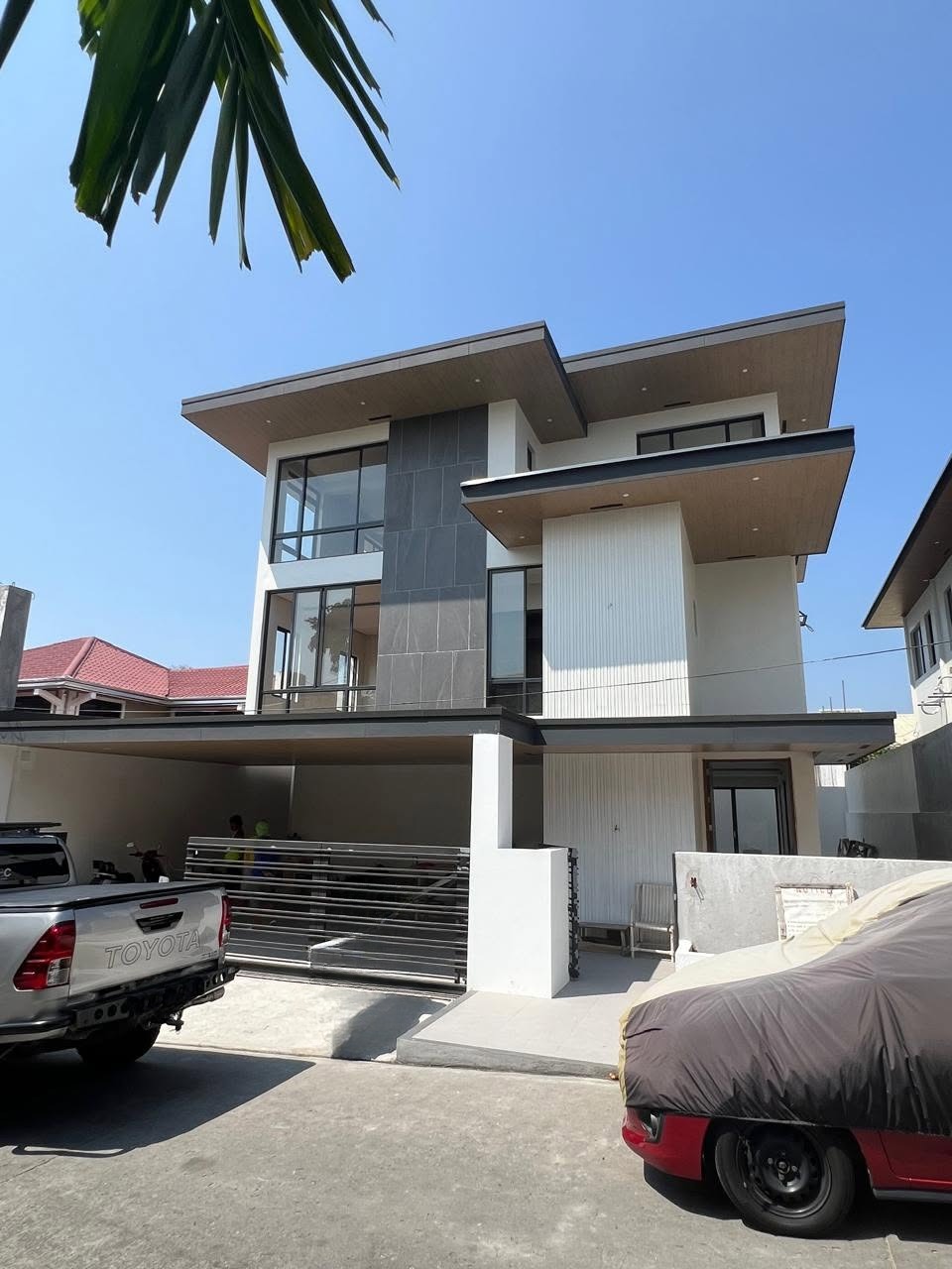 HighEnd5-BedroomHouseandLotforSaleinBFHomes,Parañaque-1.jpg
