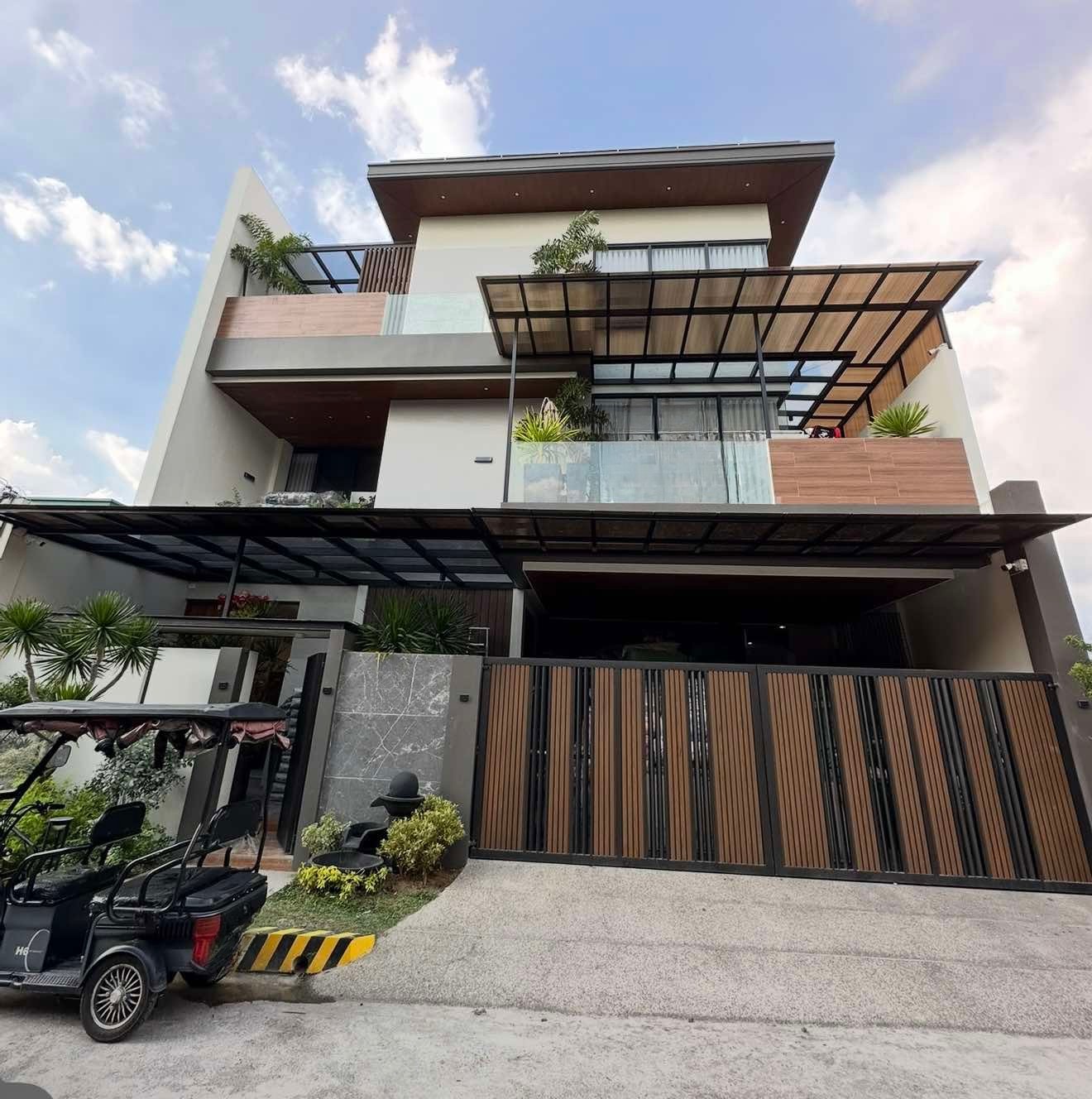 7-BedroomHouseandLotforSaleinSto.ThomasVillage,NorthCaloocan-1.jpg