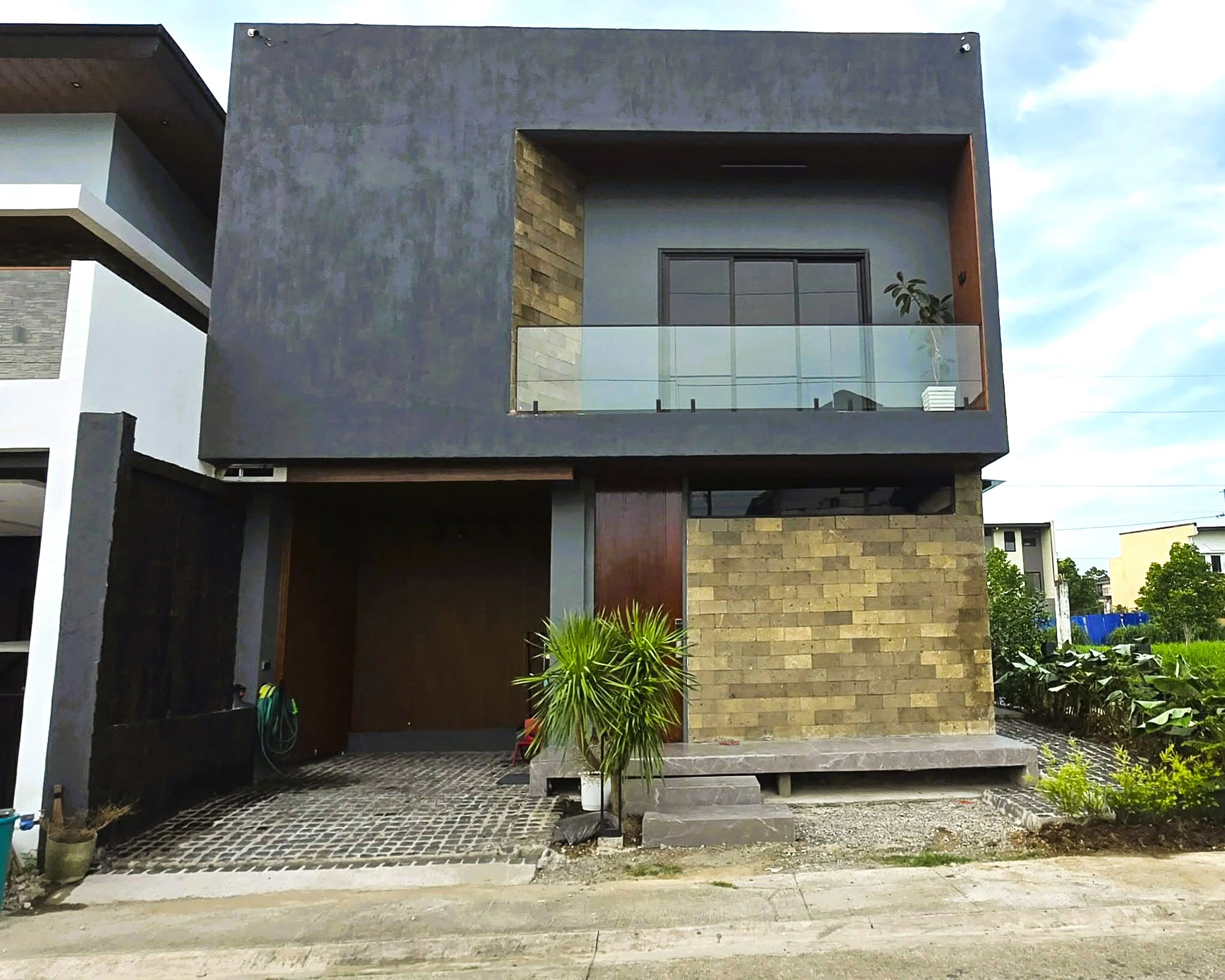 2-BedroomHouseandLotforSaleatTheSonoma,Sta.Rosa,Laguna-1.jpg