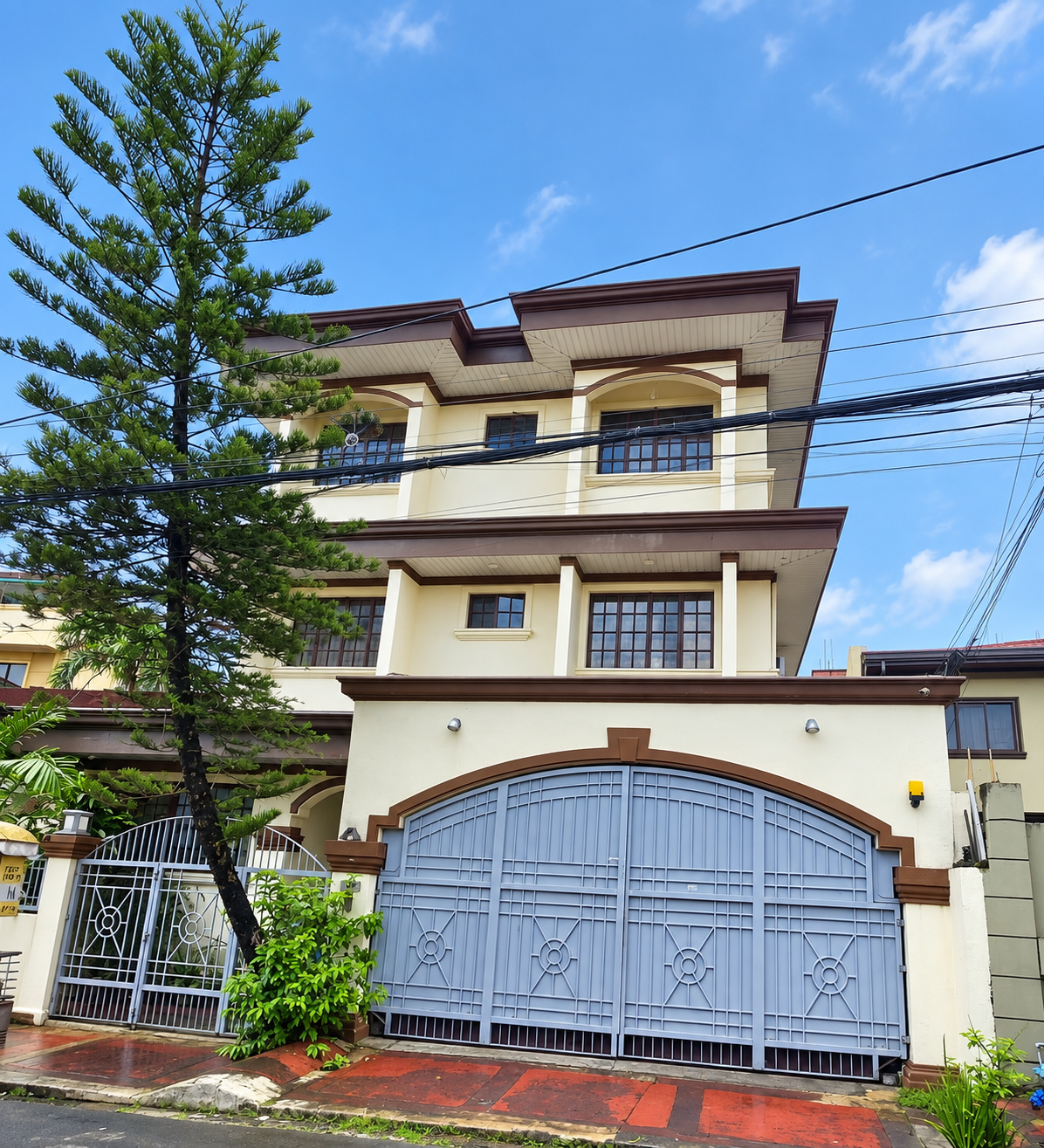 7-BedroomHouseandLotforSaleinQuezonCity-1.jpg