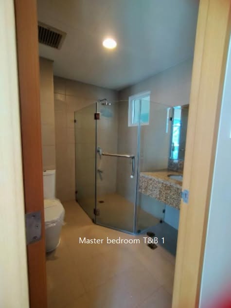 3-BedroomCondoUnitforSaleinMadisonParkWest,BGC,Taguig-18.jpg