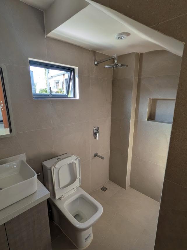 6-BedroomHouseandLotforSaleinGreenwoodsExecutiveVillage,Taytay,Rizal-22.jpg