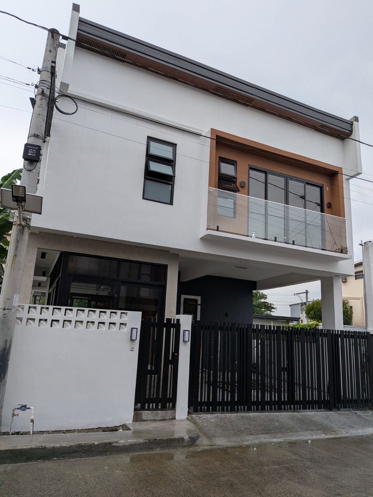 6-BedroomHouseandLotforSaleinGreenwoodsExecutiveVillage,Taytay,Rizal-2.jpg