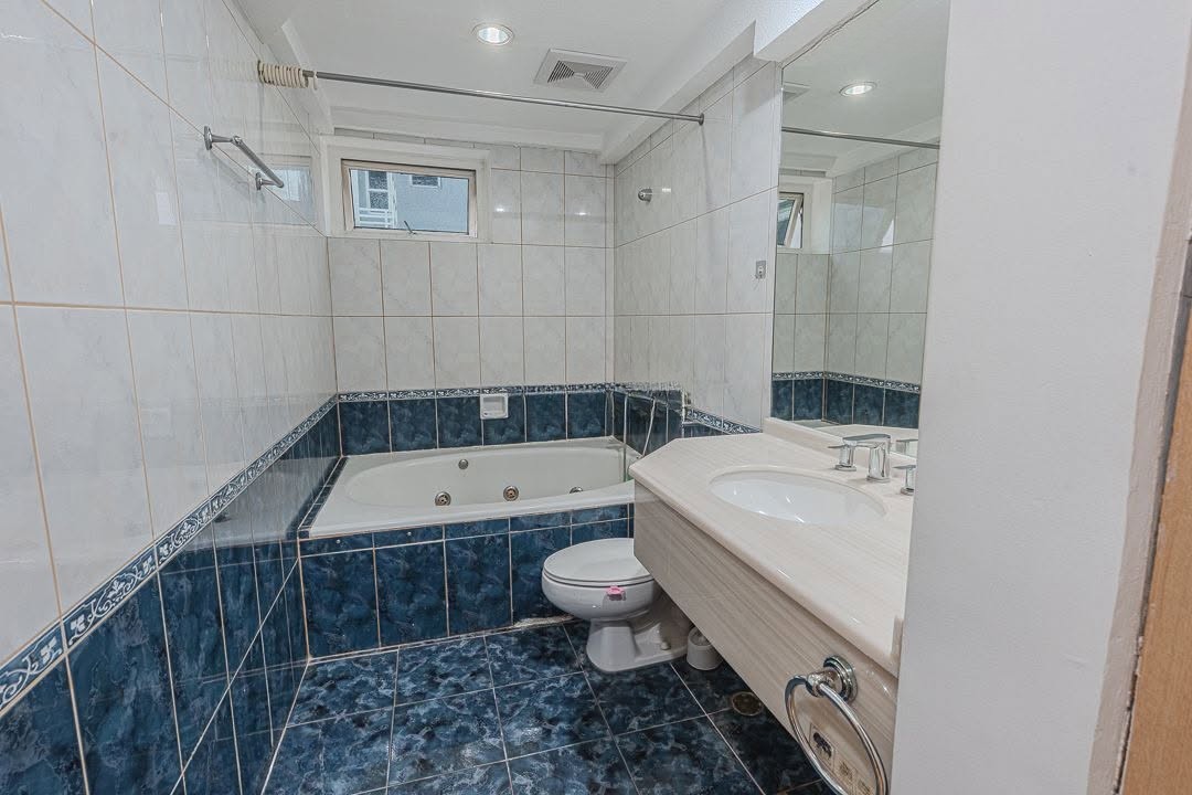 3-BedroomCondoUnitforSaleinTwoLafayetteSquareCondominium,SalcedoVillage,Makati-18.jpg