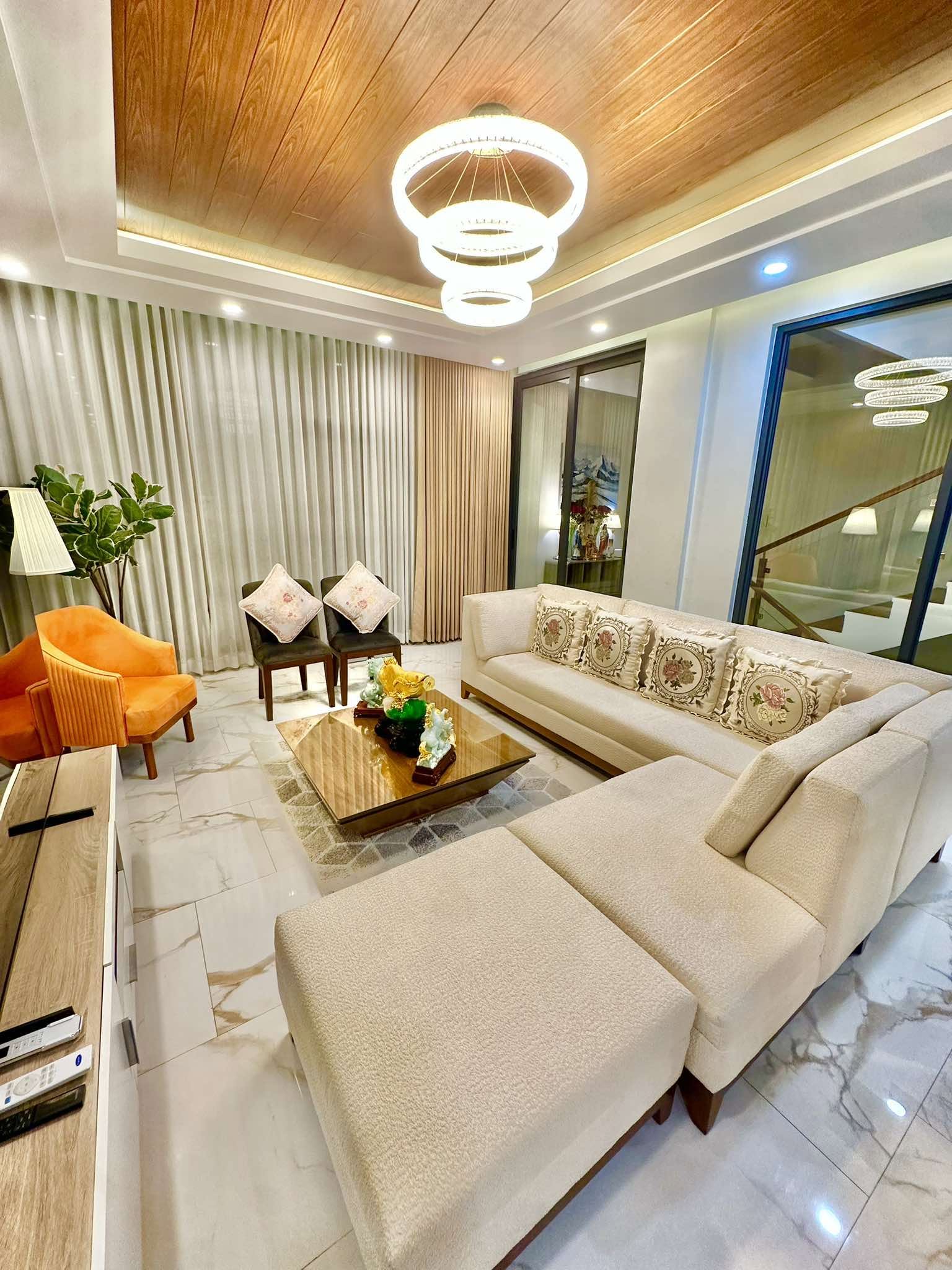 7-BedroomHouseandLotforSaleinSto.ThomasVillage,NorthCaloocan-4.jpg