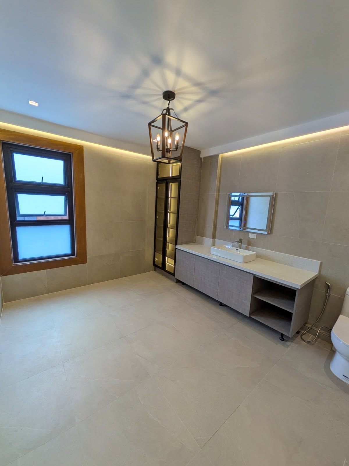 6-BedroomHouseandLotforSaleinGreenwoodsExecutiveVillage,Taytay,Rizal-7.jpg