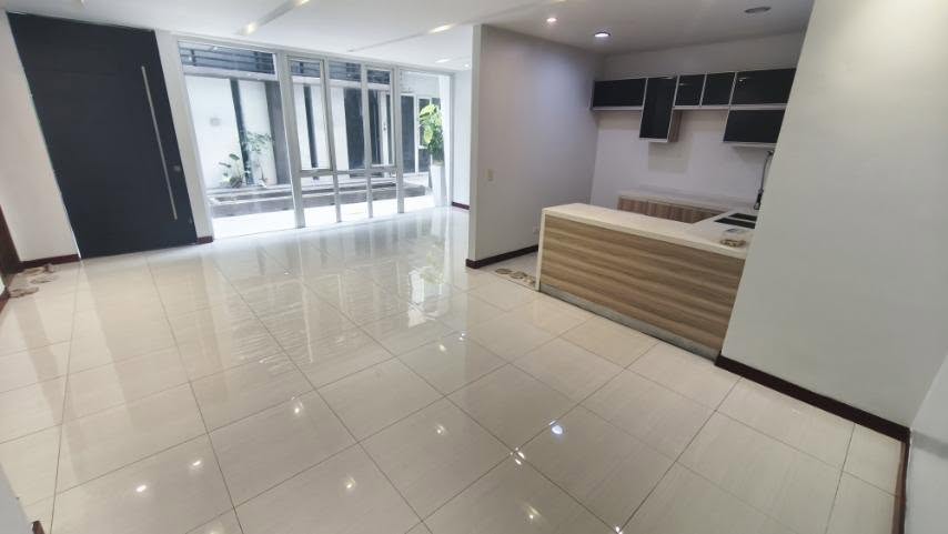 4-BedroomTownhouseforLeaseinHorseshoe,QuezonCity-6.jpg